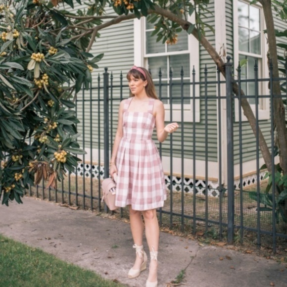 Get your Barbie on with this Gal meets Glam collection Polly dress - Picture 6 of 15